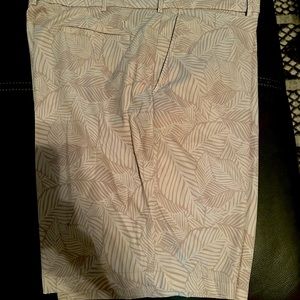 Walter Hagen golf shorts has some snags